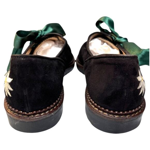 Chic Black Flats with Green Ribbon and Embroidery - Picture 7 of 8